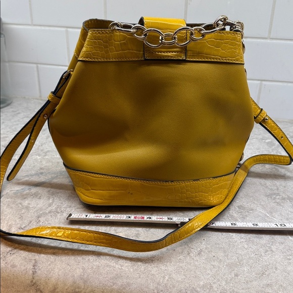 Topshop Yellow Crossbody bag with detatchable Chain and Strap Handles. - Picture 4 of 9